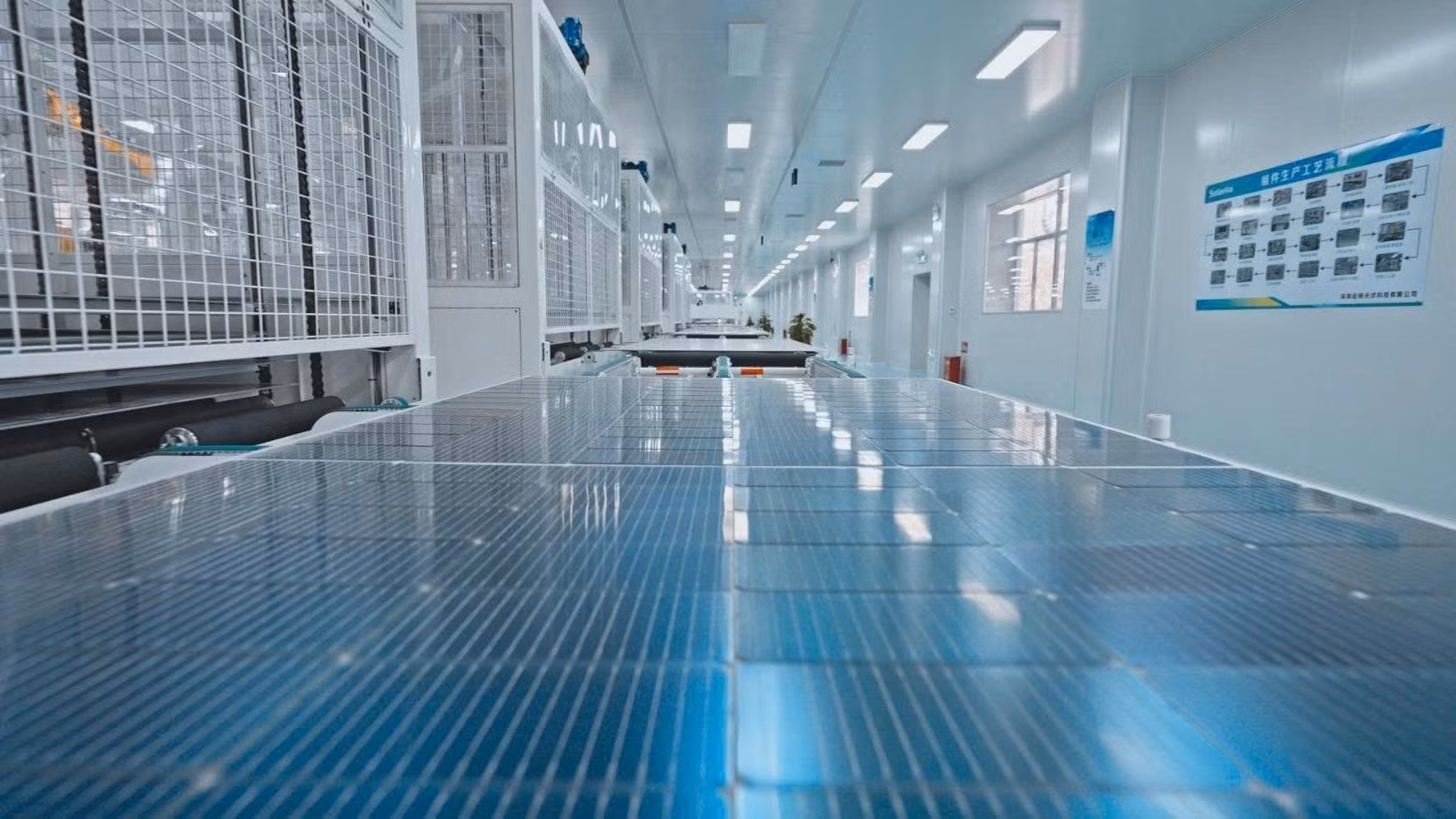 Quy trình sản xuất hiện đại đảm bảo chất lượng tấm pin mặt trời đạt chuẩn quốc tế trước khi đến tay người tiêu dùng.