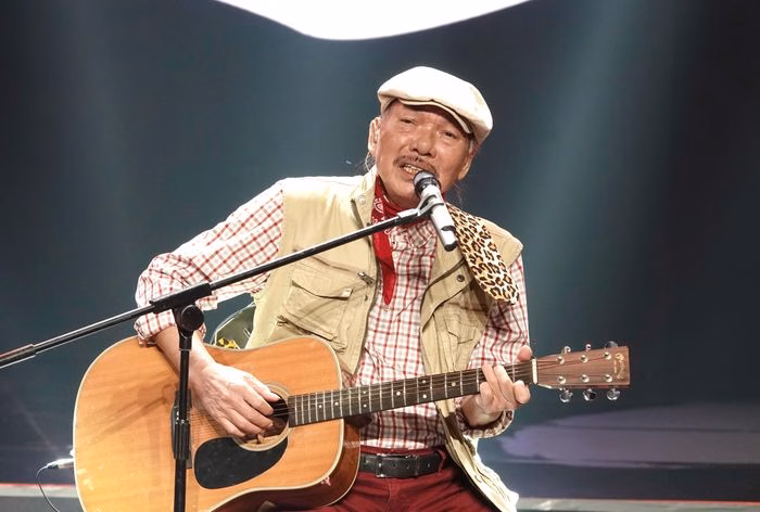 Nhạc sĩ Trần Tiến truyền lửa qua ca khúc "Không gục ngã" trong đêm nhạc đặc biệt.