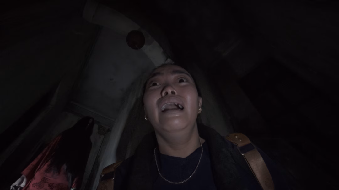 Khi những lời đồn trở thành hiện thực, nỗi sợ hãi bao trùm lấy mọi nhân vật.