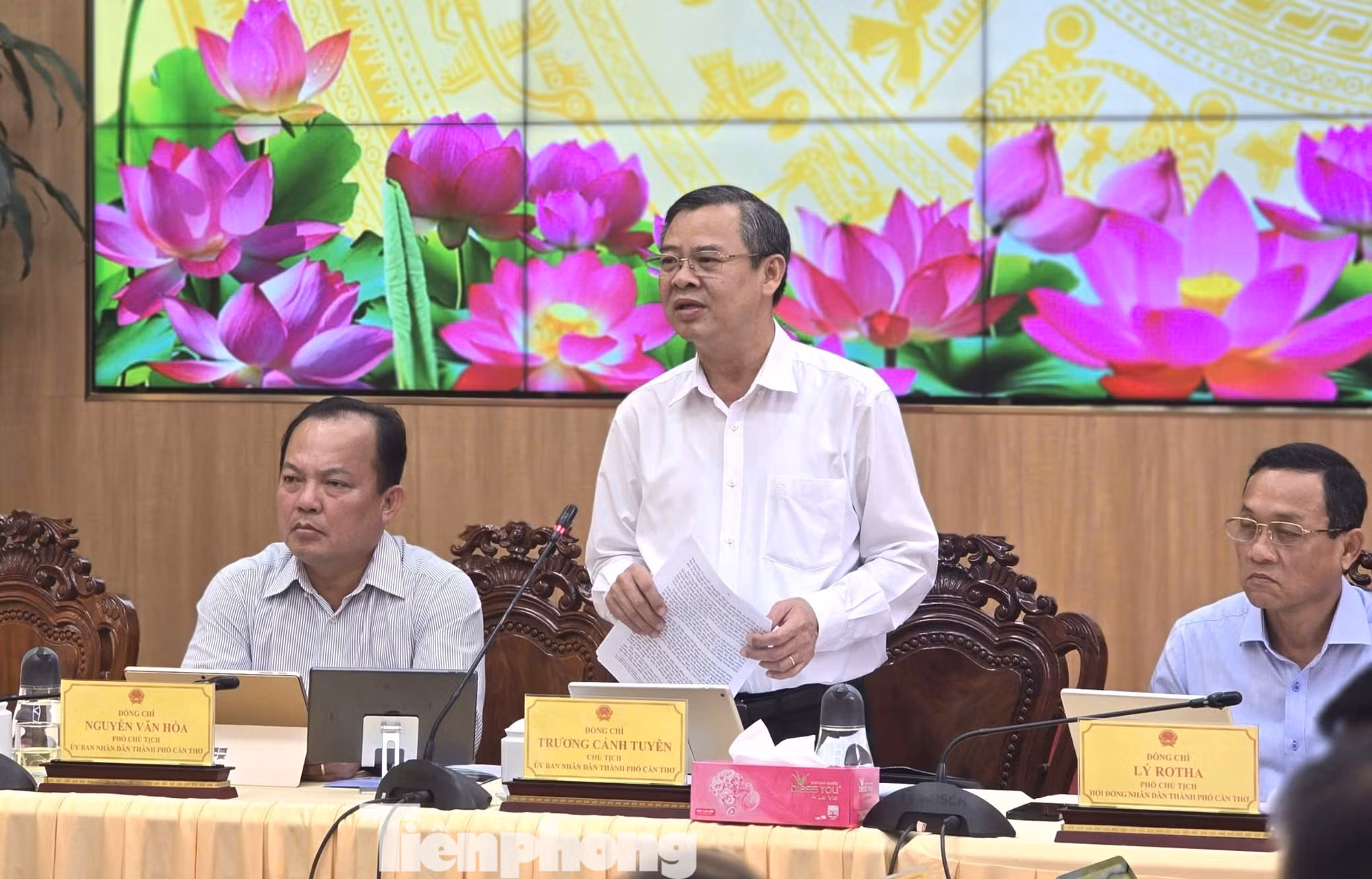 Ông Trương Cảnh Tuyên - Chủ tịch UBND TP. Cần Thơ - chỉ đạo quyết liệt việc tháo gỡ các rào cản hành chính.
