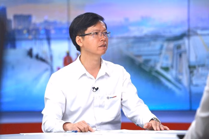 Ông Vũ Thế Thắng nhấn mạnh vai trò của chuyển đổi số trong việc tư vấn giải pháp tiết kiệm điện cho khách hàng. Ảnh: Phạm Hùng