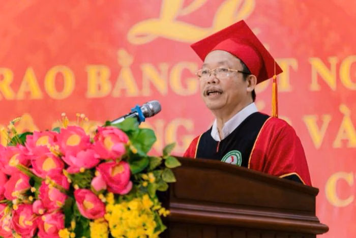 PGS.TS Nguyễn Thành Vinh phát biểu tại lễ tốt nghiệp