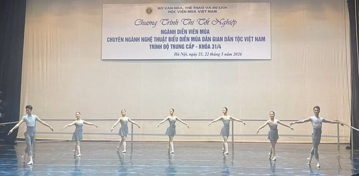 Sự phối hợp nhịp nhàng trong phần thi Múa Cổ điển châu Âu nam nữ.