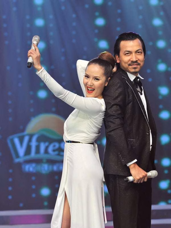 Phương Linh và Đinh Tiến Dũng (Cù Trọng Xoay) trong chương trình Cặp đôi hoàn hảo