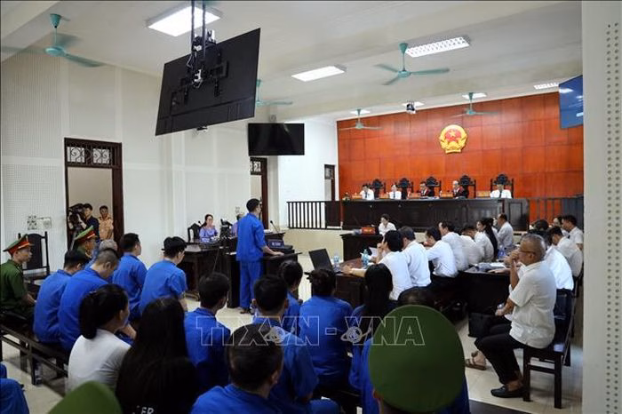 Quang cảnh phiên tòa tuyên án.