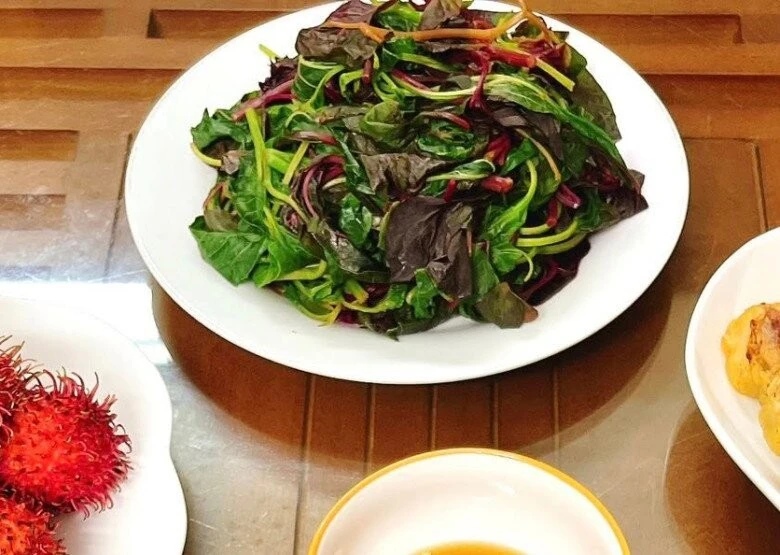 Rau dền luộc xanh mướt làm canh thanh mát