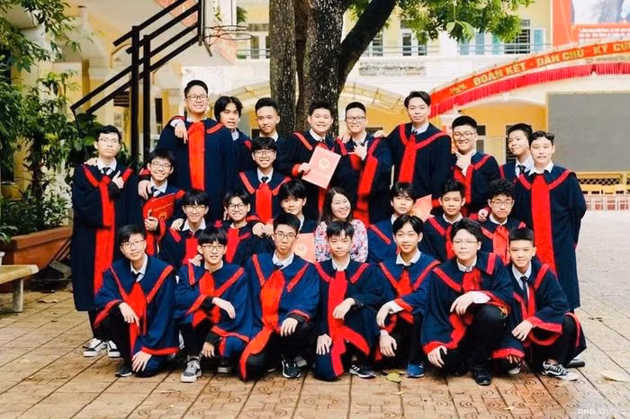 Cô và trò Trường THCS Hoàng Liệt cùng rà soát kiến thức trọng tâm trước kỳ thi.