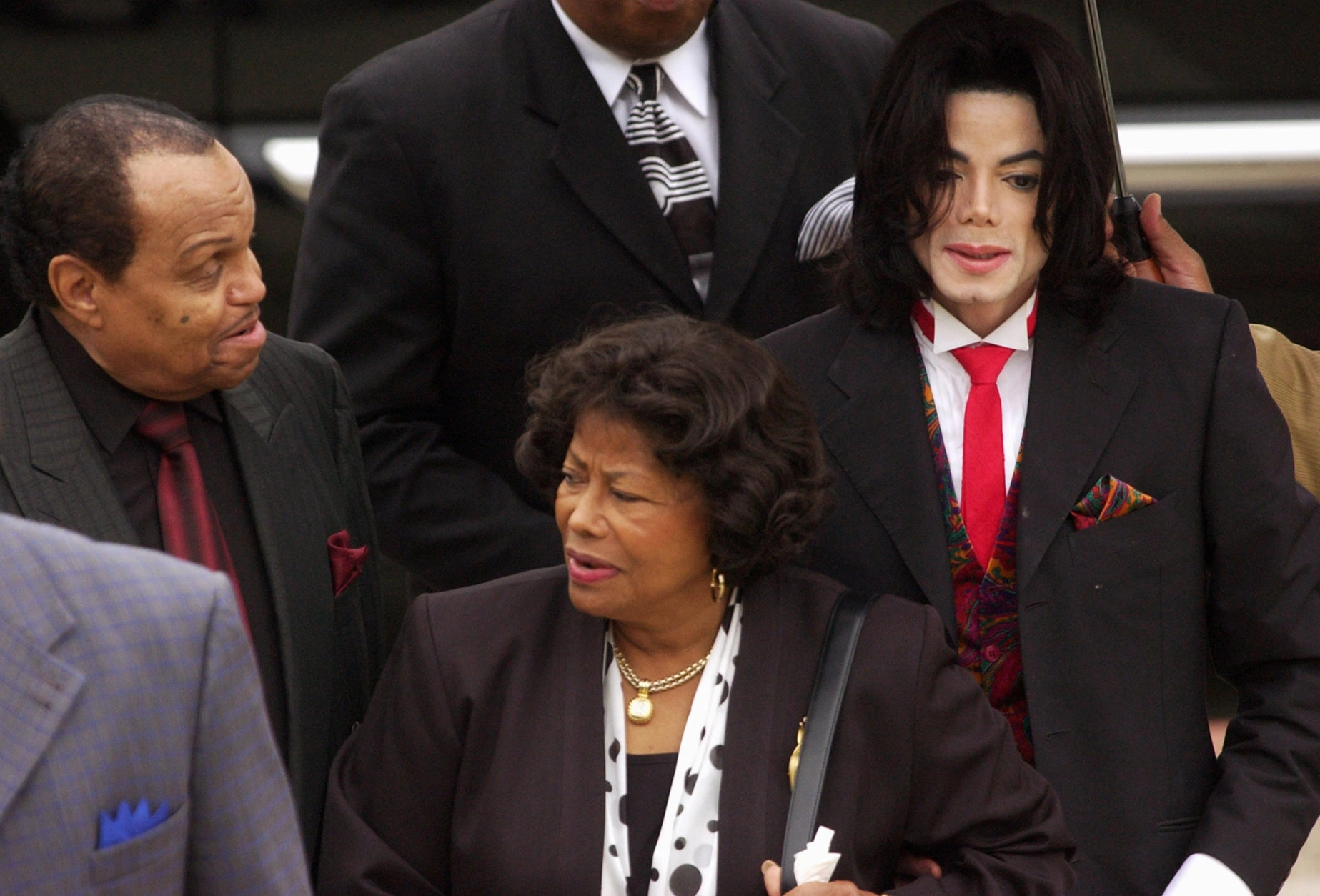 Michael Jackson và cha mẹ trong một khoảnh khắc hiếm hoi của sự gắn kết (Ảnh: Getty).