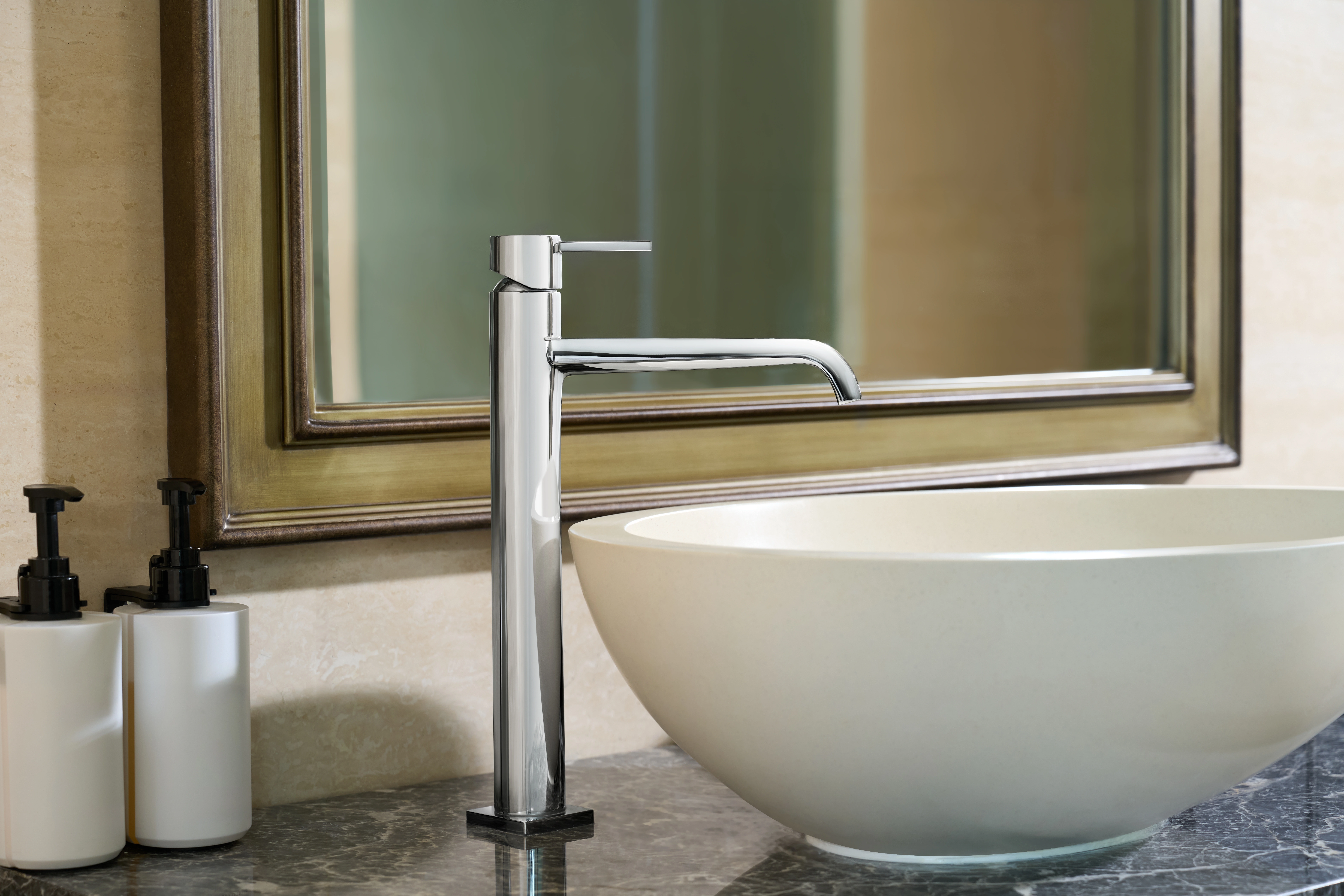 Vòi chậu GROHE Allure - sự giao thoa giữa đường cong mềm mại và hình khối sắc sảo (Ảnh: GROHE).