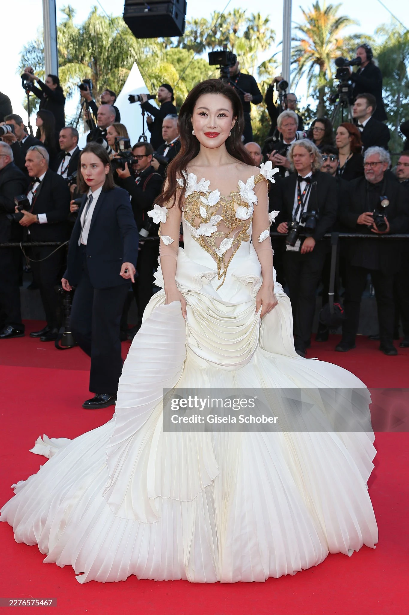 Sự cố thời trang khó chấp nhận trên thảm đỏ danh giá. Ảnh: Getty Images