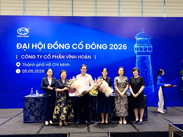 Ông Nguyễn Văn Triều (thứ ba từ trái sang) trở thành Thành viên độc lập HĐQT của Vĩnh Hoàn - Ảnh: Tử Kính