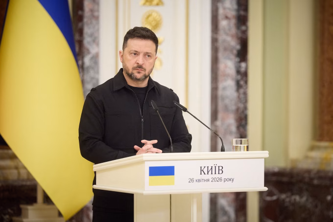 Tổng thống Ukraine Volodymyr Zelensky trong một buổi làm việc tại Kiev, khẳng định lập trường kiên quyết trước các cuộc tấn công của Nga. Ảnh: AFP