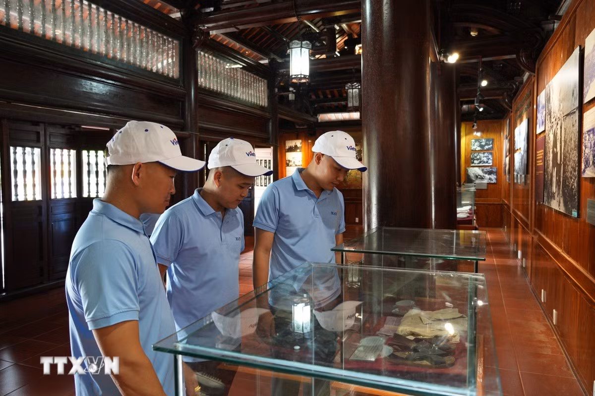 Công nghệ VR/AR giúp du khách tiếp cận di sản một cách chủ động và sinh động hơn. (Ảnh: Bích Huệ/TTXVN)