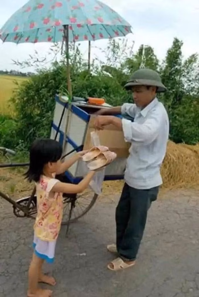 Trẻ em thời bao cấp đổi đồ đồng nát lấy kem
