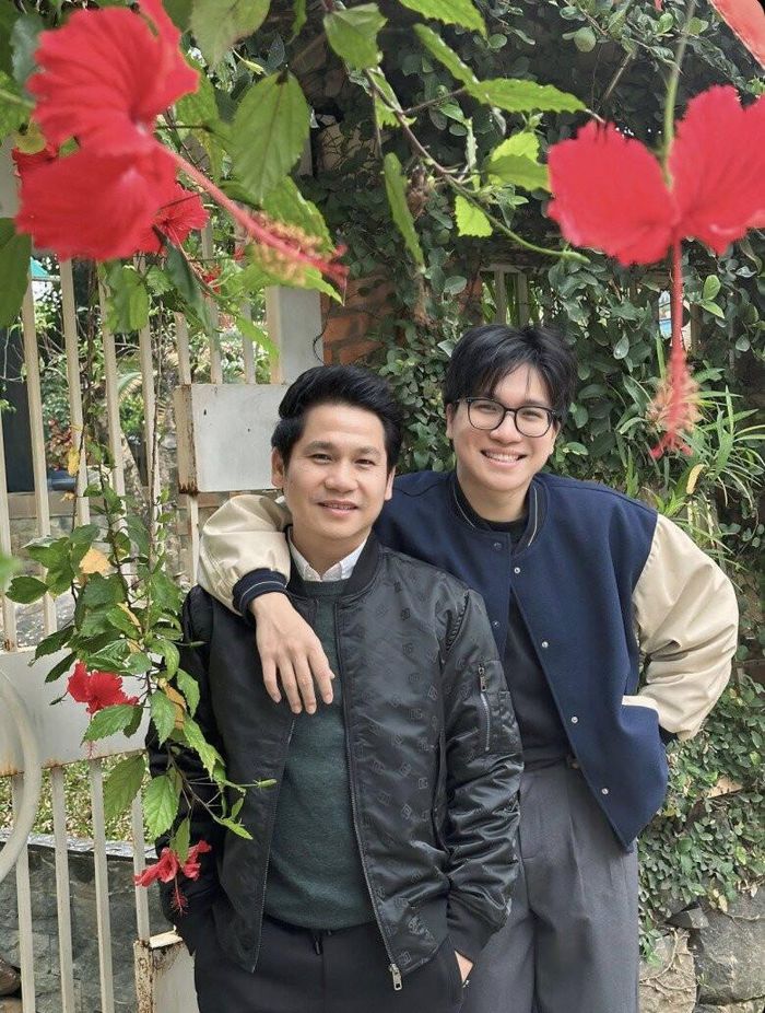 Sự đồng hành của Trọng Tấn là điểm tựa tinh thần lớn cho con trai.