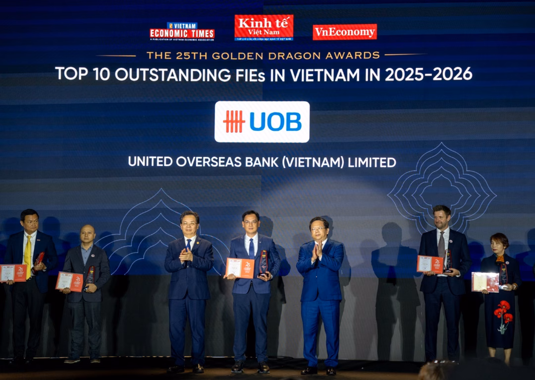 Ông Đinh Đức Quang, Giám đốc Khối Kinh doanh tiền tệ, Ngân hàng UOB Việt Nam đại diện đơn vị nhận giải Rồng Vàng 2026.