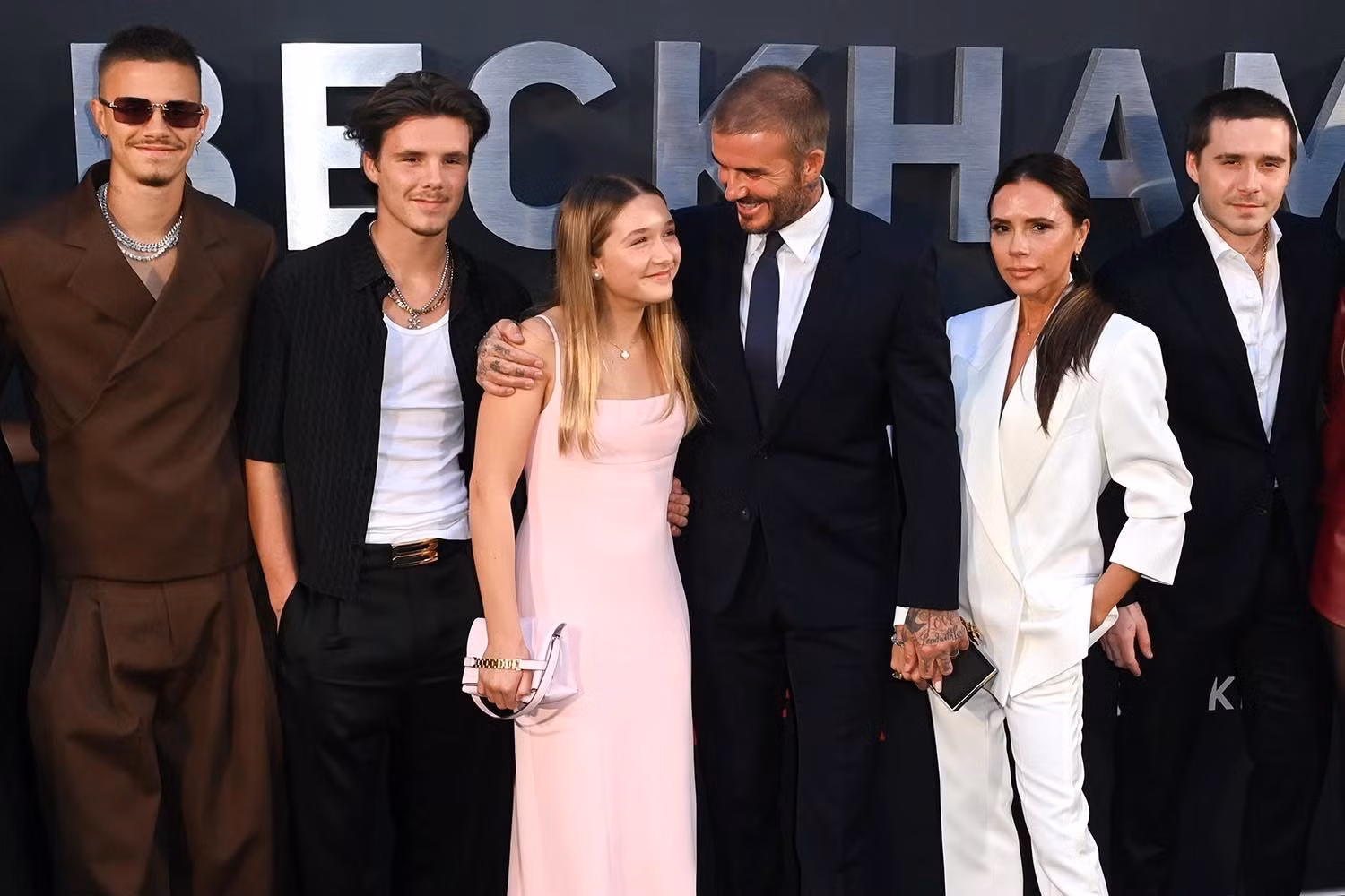 Sự nhạy bén trong kinh doanh của nhà Beckham đôi khi tạo ra những tranh luận trái chiều về ranh giới giữa định hướng và kiểm soát.