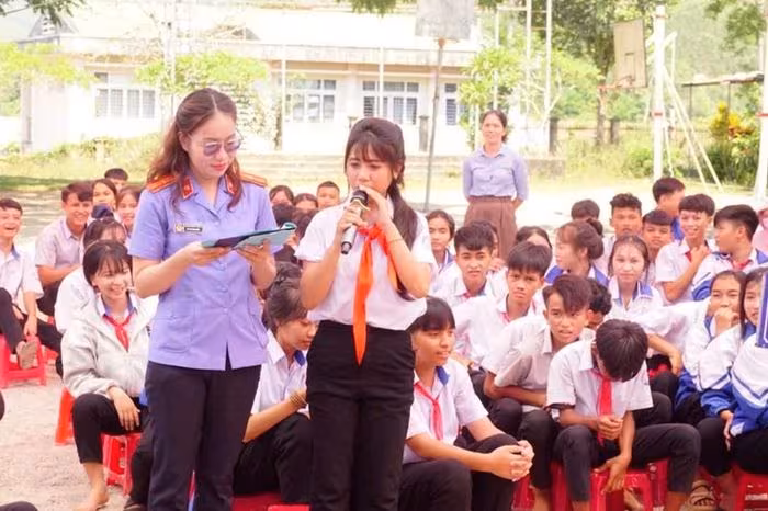 VKSND khu vực 6, tỉnh Quảng Ngãi tuyên truyền pháp luật cho học sinh