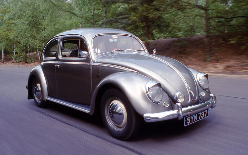 Volkswagen Beetle - Biểu tượng với hơn 21 triệu bản được sản xuất.