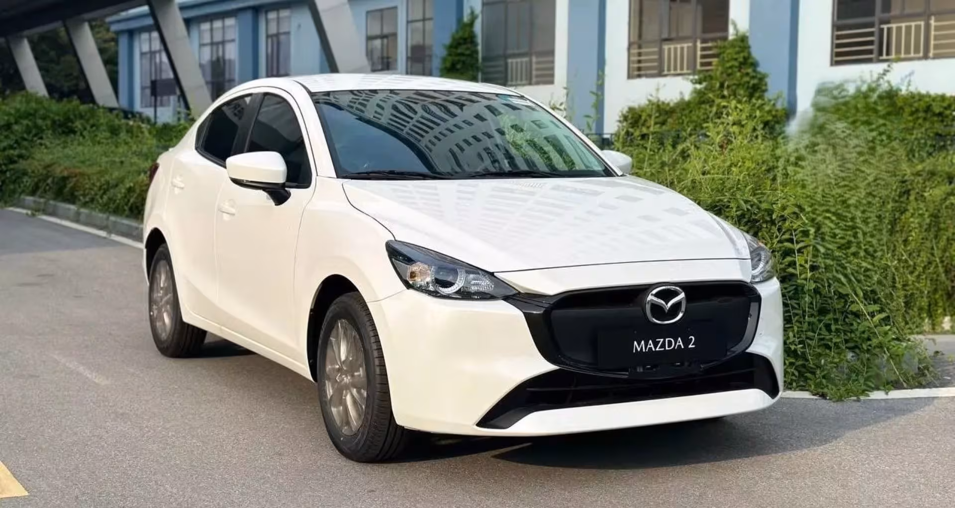 Xe sedan cỡ B tháng 4: Toyota Vios ‘sẩy chân’, Mazda2 bứt tốc ngoạn mục