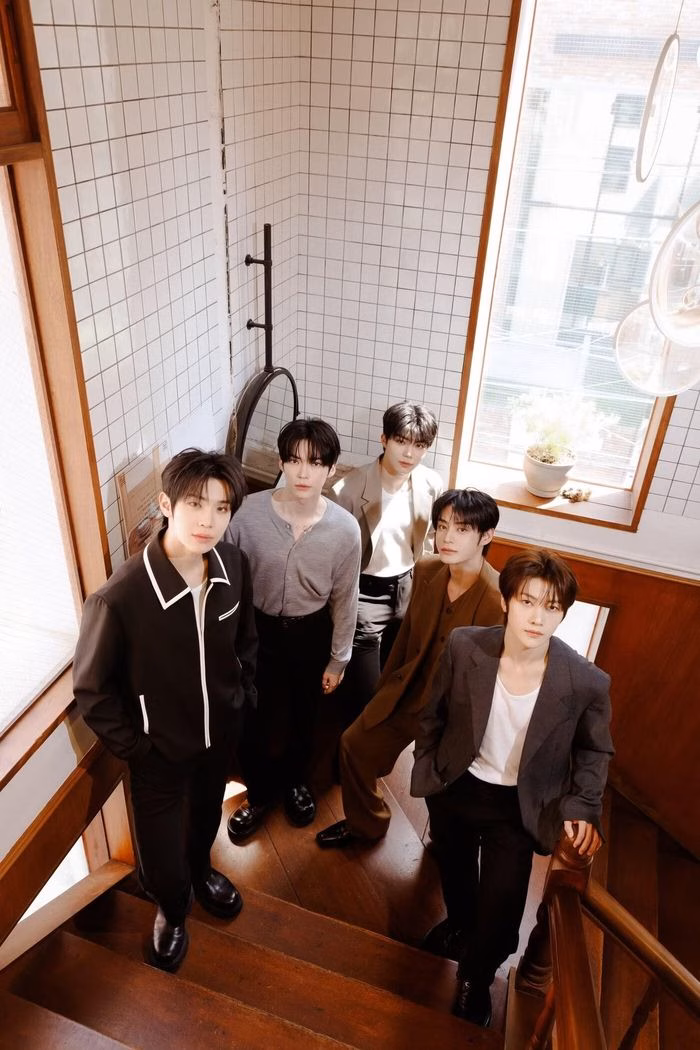EP thứ sáu "Ascend-" mang phong cách R&B đương đại, đánh dấu chương mới trong sự nghiệp của ZEROBASEONE.