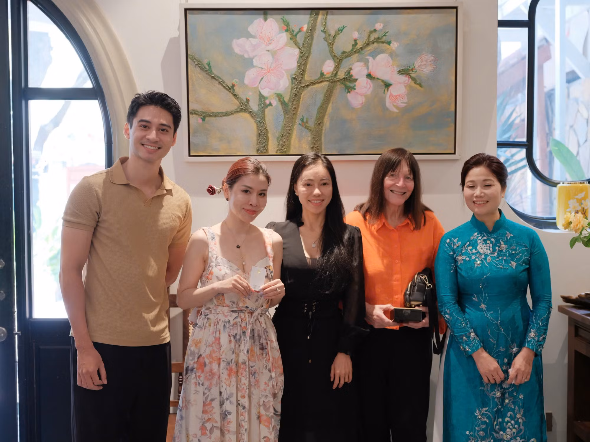 Bà Julia Morley trong chuyến khảo sát