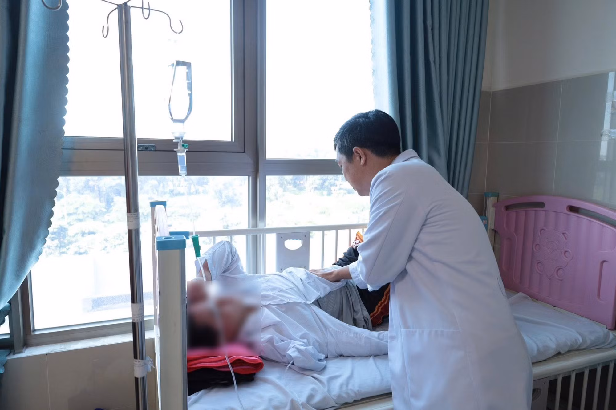 Bệnh nhân đang được điều trị tại cơ sở y tế. Ảnh: BV ĐK TG