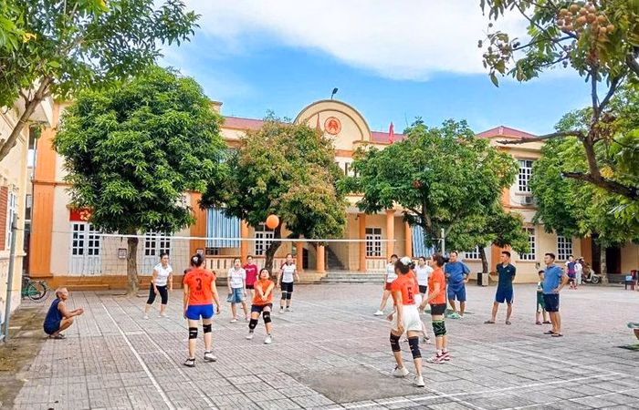 Bóng chuyền hơi là bộ môn luôn thu hút đông đảo người dân phường Nam Sầm Sơn tham gia tập luyện, thi đấu.