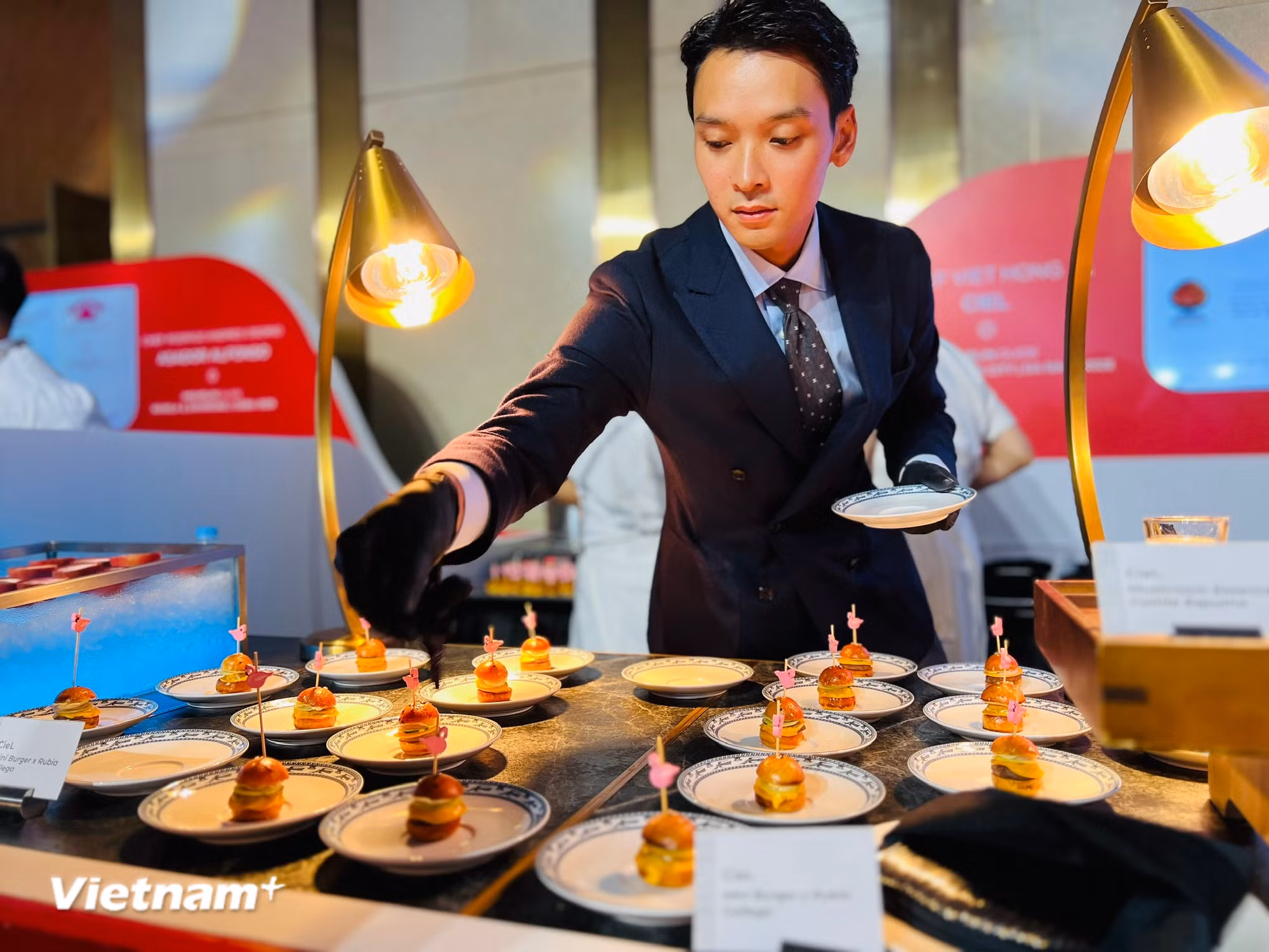 Các bếp trưởng vinh danh tại sự kiện Michelin Guide