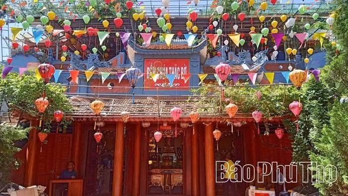 Đền Chúa Thác Bờ xã Thung Nai.