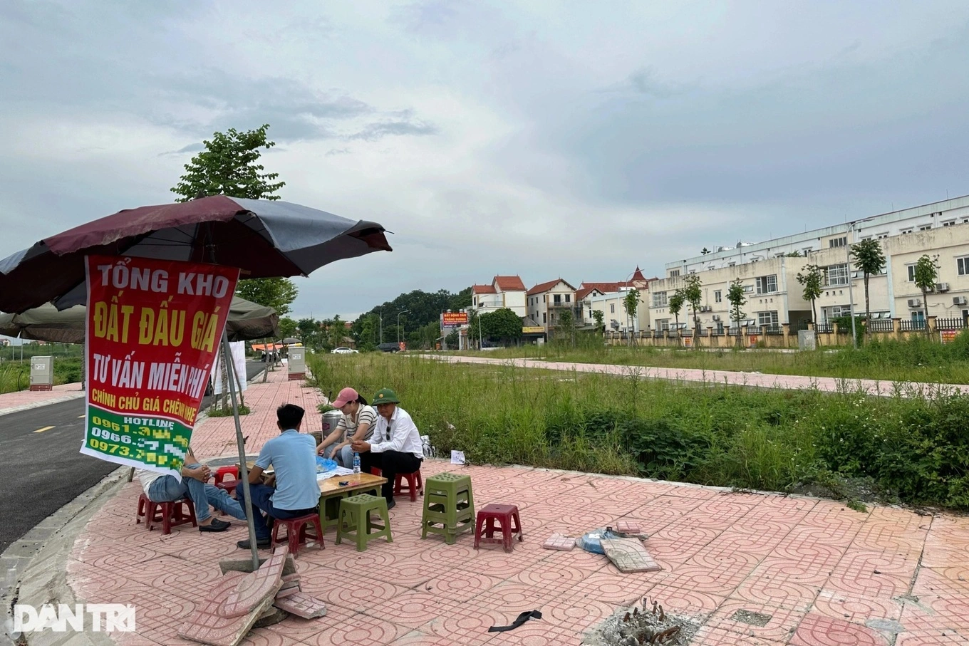 Giá bất động sản trên thị trường thay đổi rất nhanh, trong khi việc định giá đất có độ trễ nhất định (Ảnh: Tâm Nguyên).