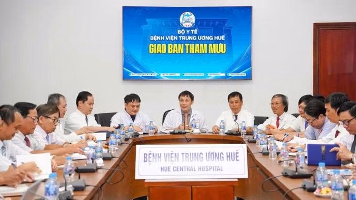 Sự tận tụy của đội ngũ y bác sĩ là yếu tố then chốt tạo nên uy tín của bệnh viện suốt hơn một thế kỷ qua.