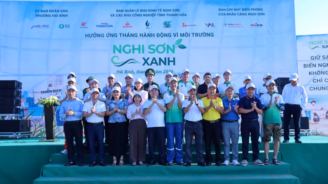 Hoạt động thu gom rác tại chương trình Nghi Sơn Xanh 2026