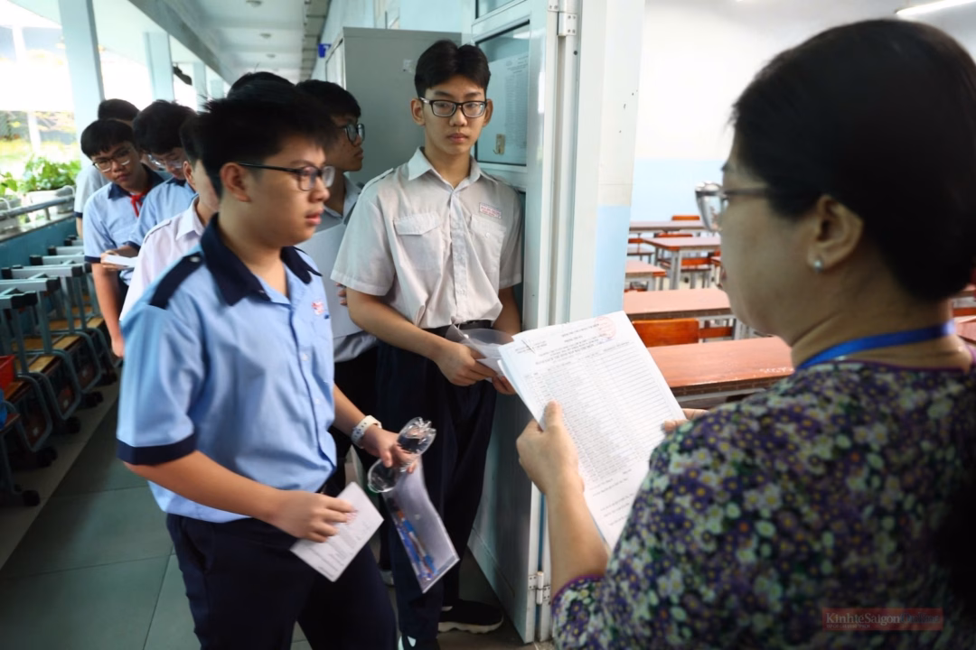 Học sinh căng thẳng sau kỳ thi