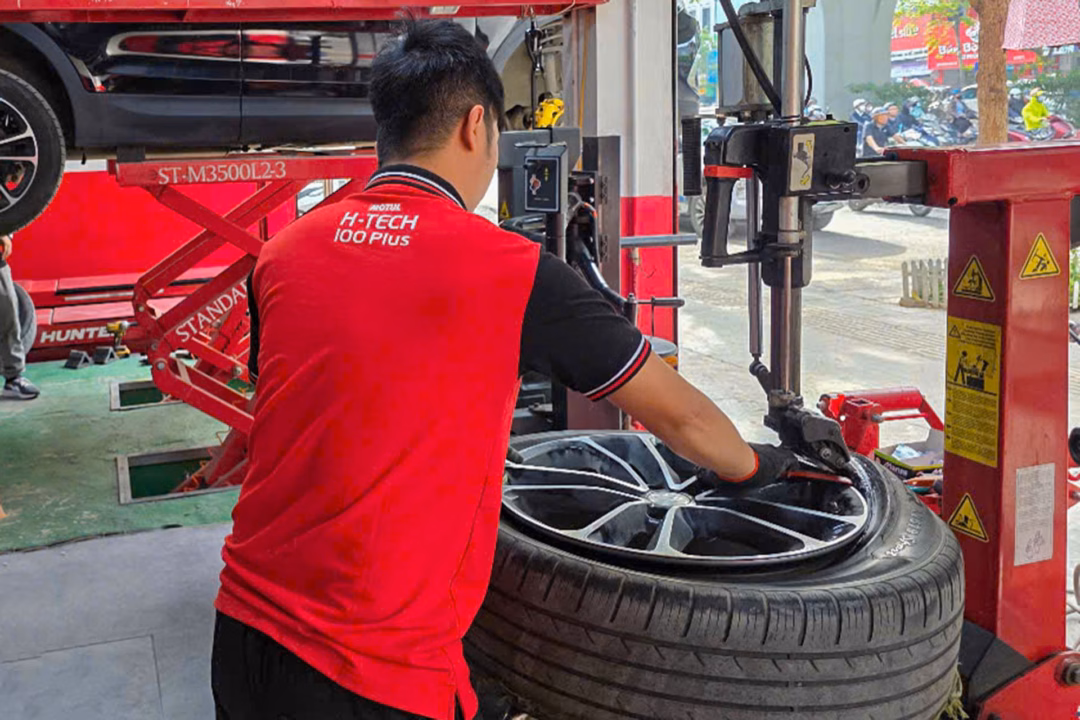 Kiểm tra tình trạng lốp xe