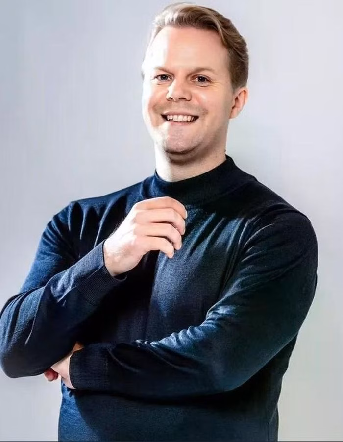 Nhạc trưởng Kalle Kuusava