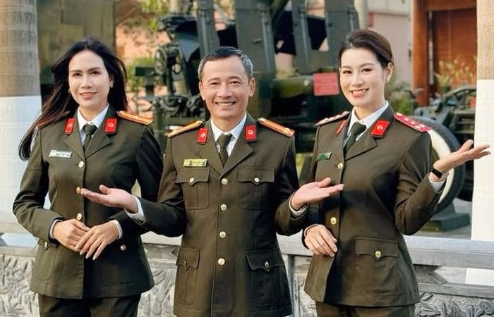 NSƯT Hồng Quân cùng 2 đồng nghiệp của Nhà hát Kịch CAND.