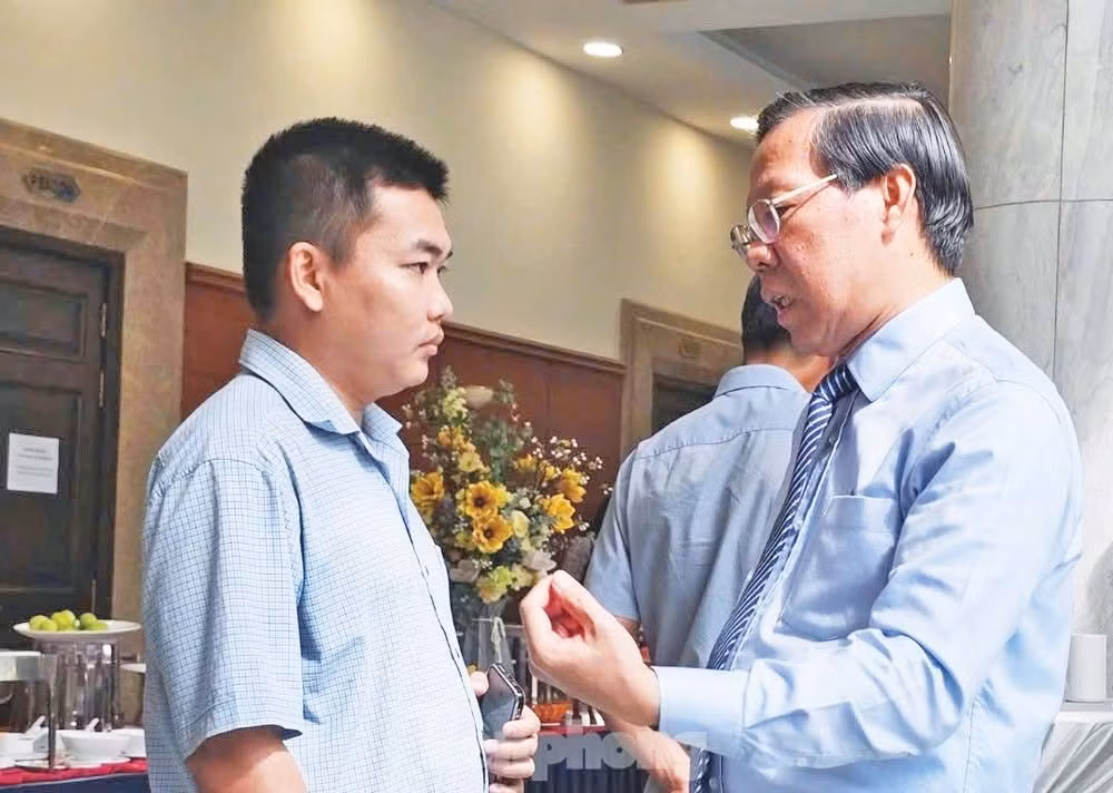 Phóng viên Nguyễn Hữu Huy phỏng vấn ông Phan Văn Mãi, nguyên Chủ tịch UBND TPHCM, nay là Chủ nhiệm Ủy ban Kinh tế và Tài chính của Quốc hội