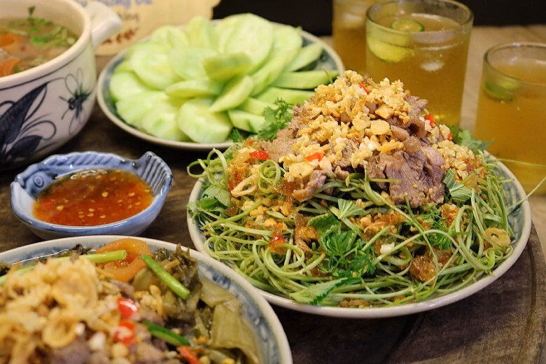 Thành phẩm nộm rau muống thịt bò