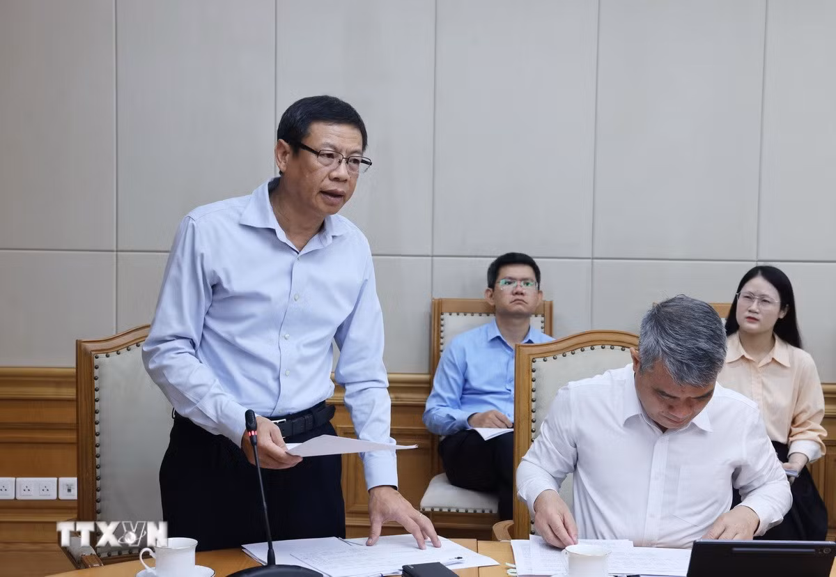 Thứ trưởng Bộ Khoa học và Công nghệ Lê Xuân Định báo cáo. (Ảnh: Lâm Khánh/TTXVN)