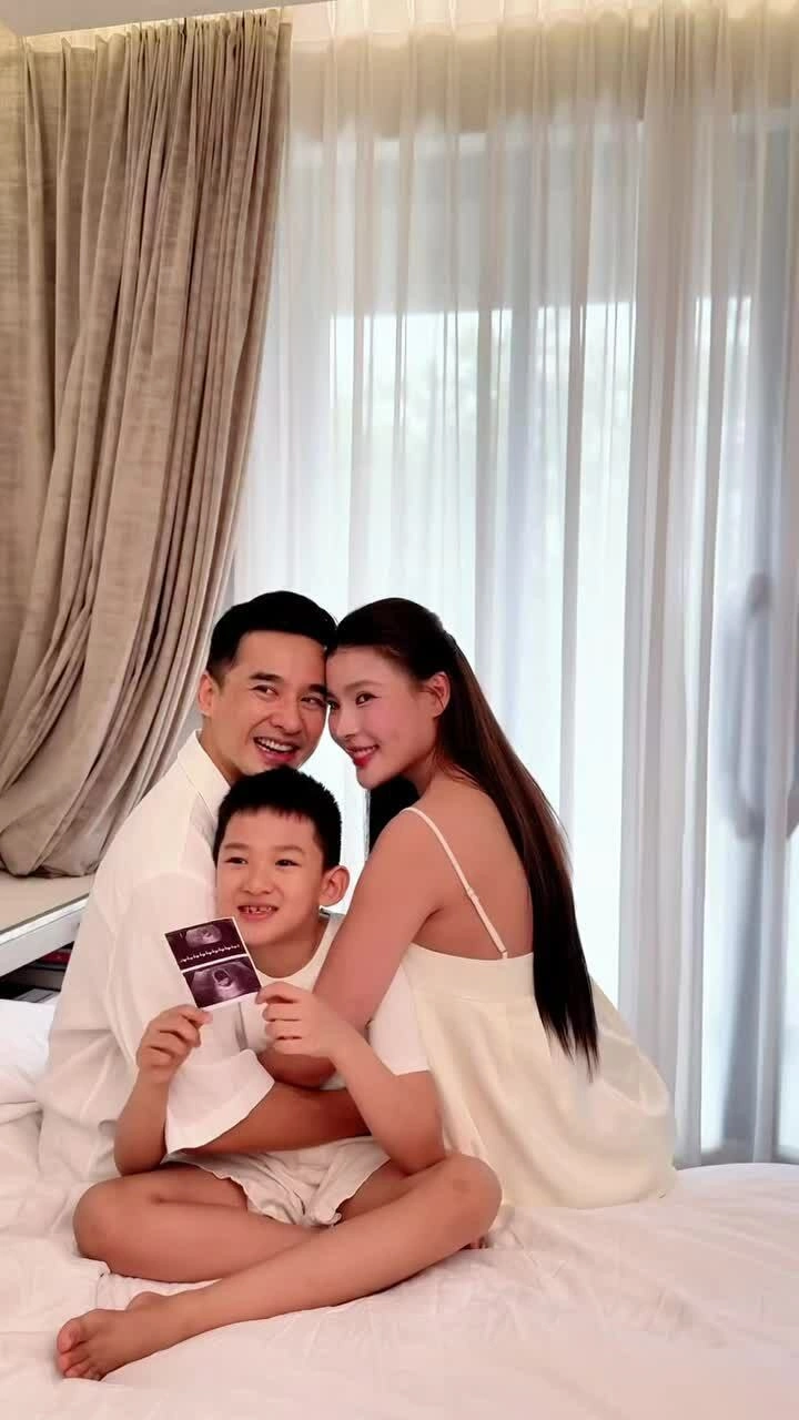 Thúy Diễm - Lương Thế Thành thông báo tin vui cho con trai đầu lòng. Video: FBNV