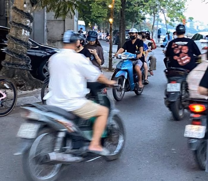 Xe máy vẫn giữ vai trò chủ đạo trong di chuyển đô thị (Ảnh: Diễm Quỳnh)
