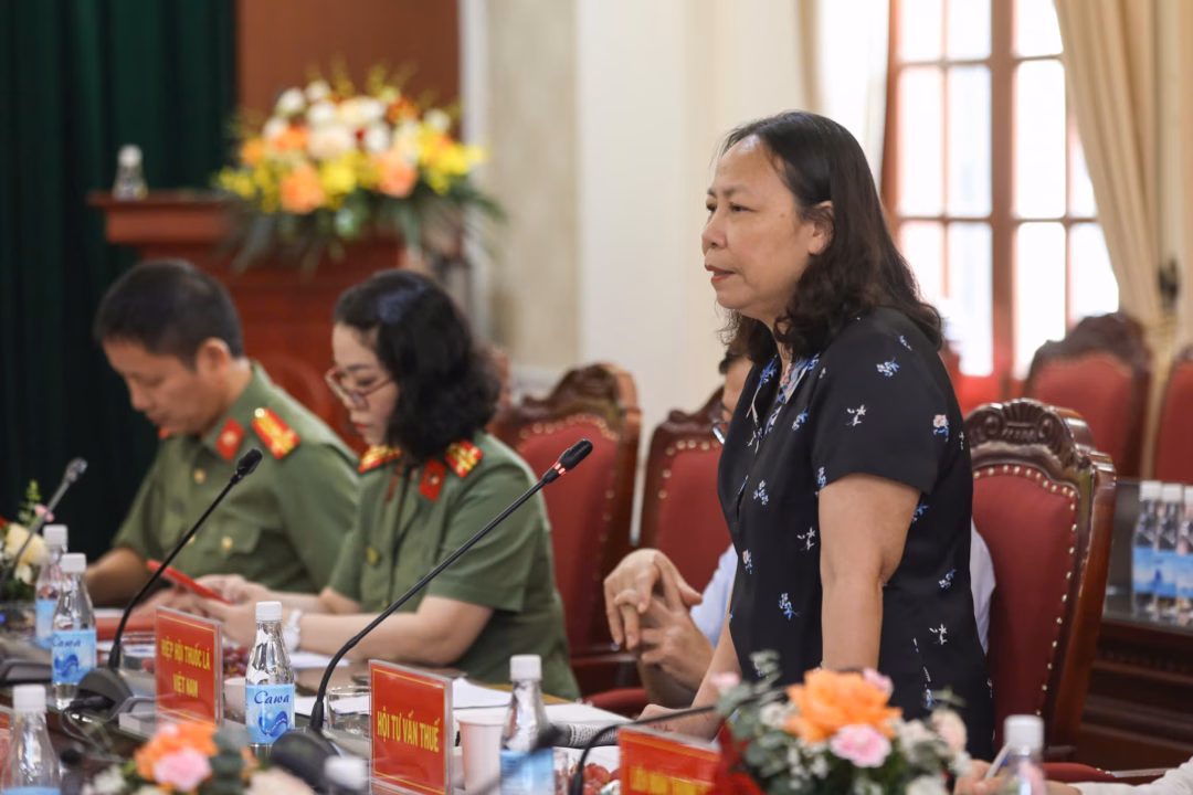 Bà Lê Thị Duyên Hải, Phó chủ tịch kiêm Tổng thư ký Hội Tư vấn thuế Việt Nam phát biểu tại tọa đàm (Ảnh: BTC).