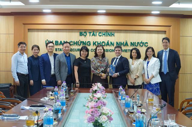 Toàn cảnh buổi làm việc giữa UBCKNN và lãnh đạo FTSE Russell ngày 15/04/2026.