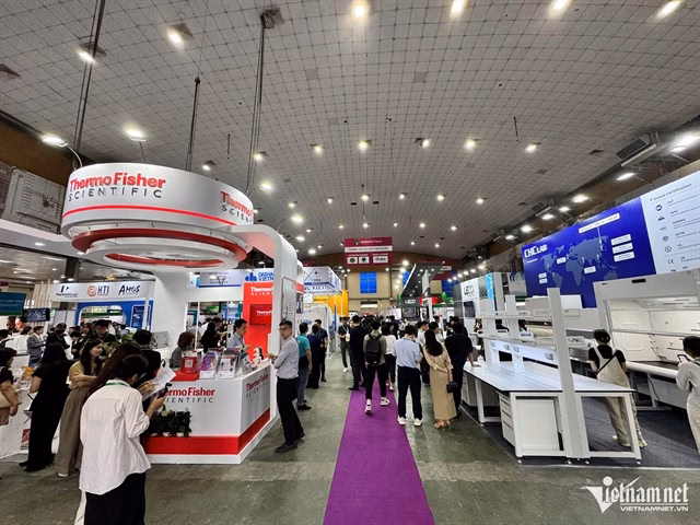 Toàn cảnh lễ khai mạc triển lãm analytica Hanoi 2026.