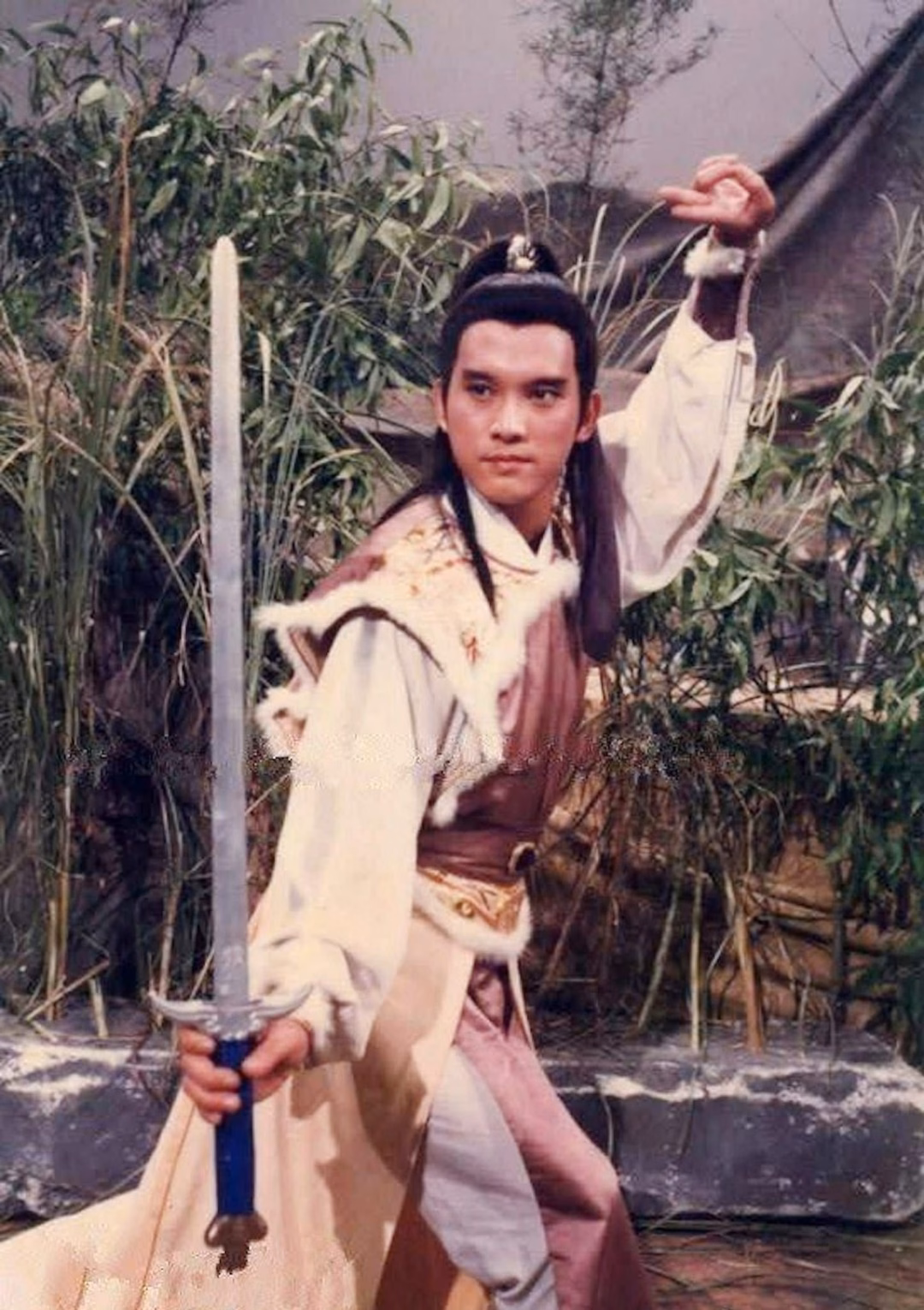 Hình ảnh Phan Hoành Bân trong Thần điêu hiệp lữ năm 1983.