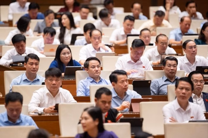 Quang cảnh phiên thảo luận của Quốc hội diễn ra sáng 22/4. Ảnh: QH