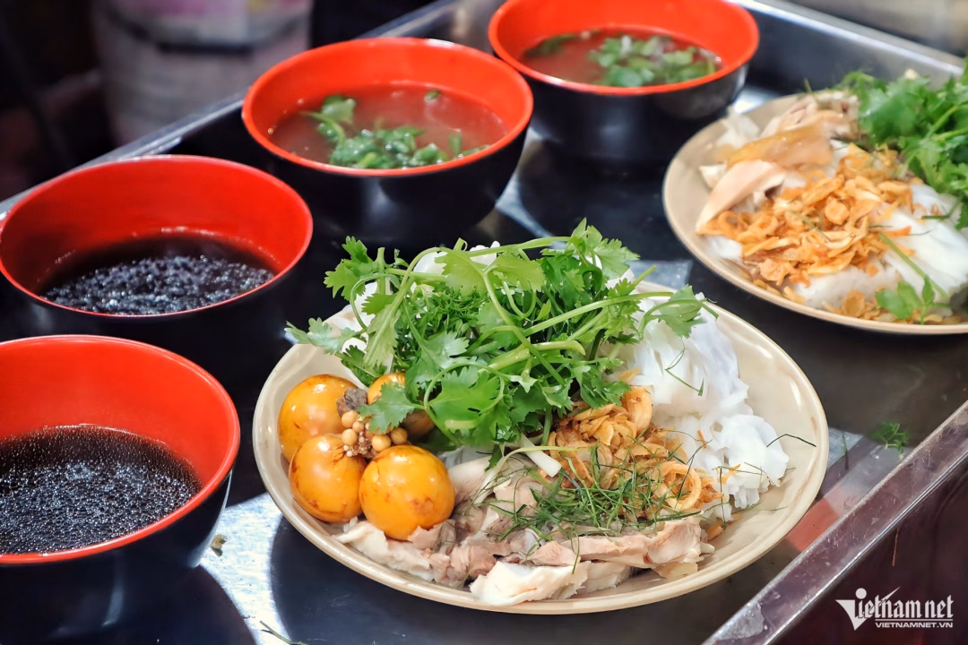 Mỗi suất phở chấm có giá 50.000 đồng