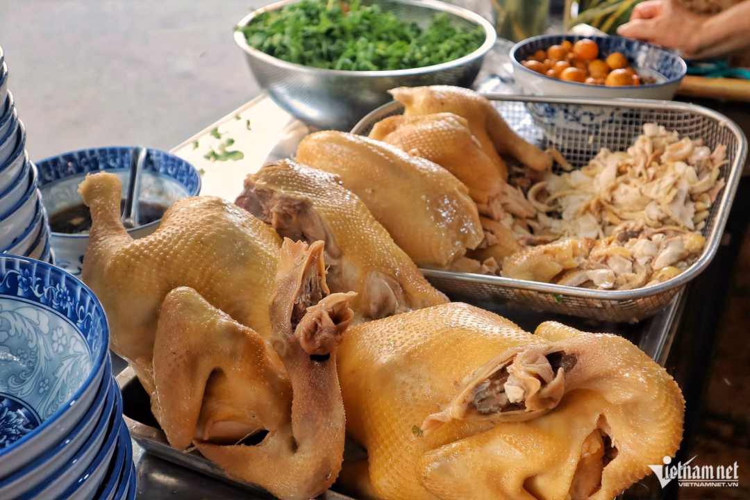 Suất phở gà chấm đầy đủ nguyên liệu